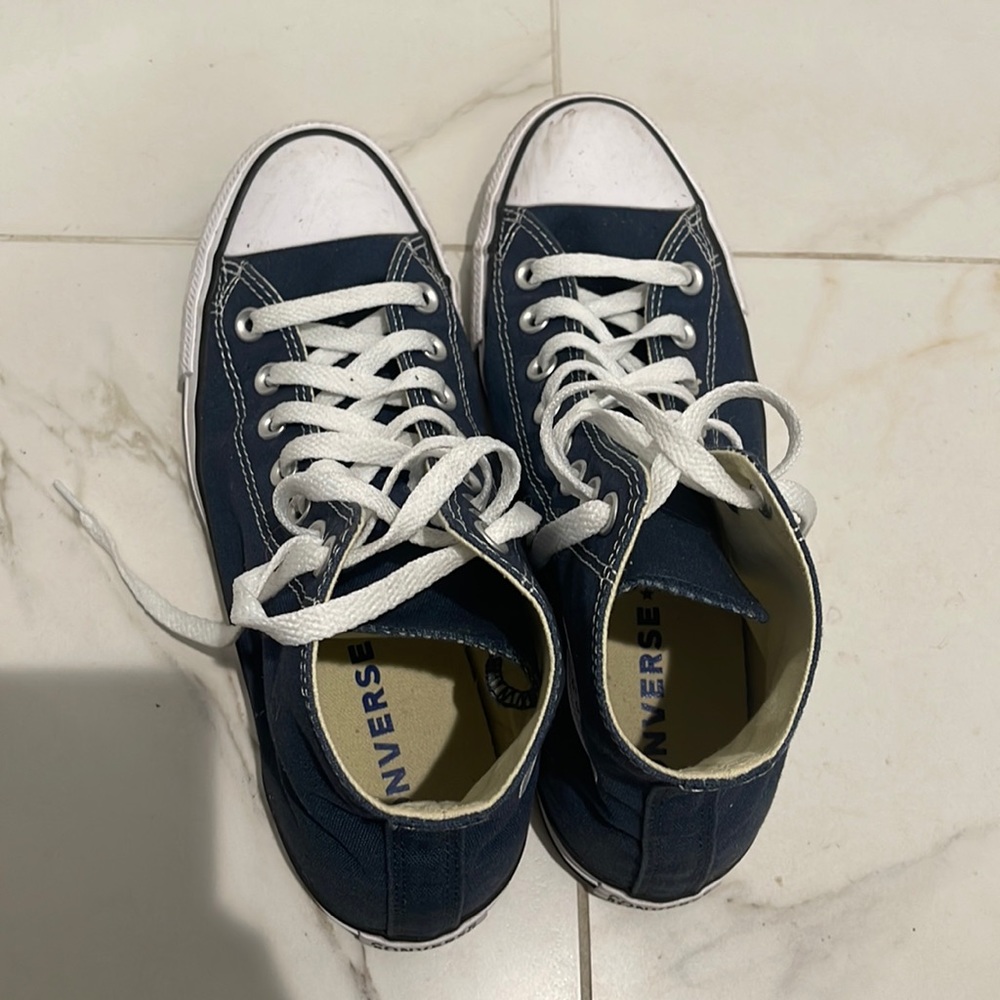 Navy blue converse size 7.5 men’s, 9.5 women’s